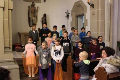 Foto des Albums: Besinnliche Adventsfeier der Schule mit Ehrung ehrenamtlicher Helfer
