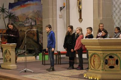 Foto des Albums: Besinnliche Adventsfeier der Schule mit Ehrung ehrenamtlicher Helfer