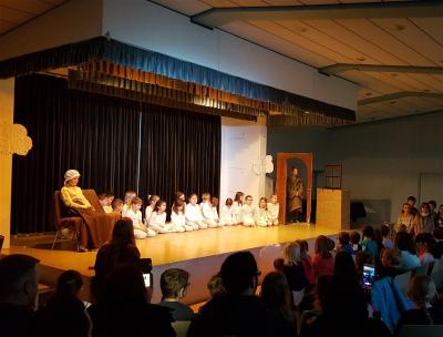Foto des Albums: Besinnliche Adventsfeier der Schule mit Ehrung ehrenamtlicher Helfer