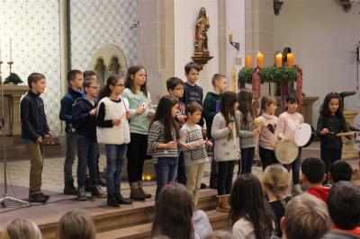 Foto des Albums: Besinnliche Adventsfeier der Schule mit Ehrung ehrenamtlicher Helfer