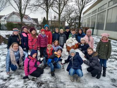 Foto des Albums: Klasse 4b im Schnee (01.02.2019)
