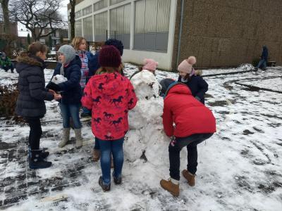 Foto des Albums: Klasse 4b im Schnee (01.02.2019)