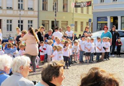 Foto des Albums: Maibaumaufstellung auf dem Großen Markt in Perleberg (26. 04. 2019)