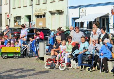 Foto des Albums: Maibaumaufstellung auf dem Großen Markt in Perleberg (26. 04. 2019)