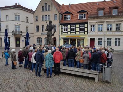 Begr&uuml;&szlig;ung auf dem Gro&szlig;en Markt 