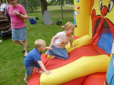 Foto des Albums: Beim Sommerfest auf der Wiese... 2019 in der KiM