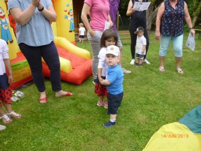 Foto des Albums: Beim Sommerfest auf der Wiese... 2019 in der KiM