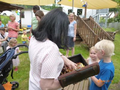 Foto des Albums: Beim Sommerfest auf der Wiese... 2019 in der KiM