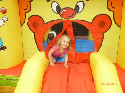 Foto des Albums: Beim Sommerfest auf der Wiese... 2019 in der KiM
