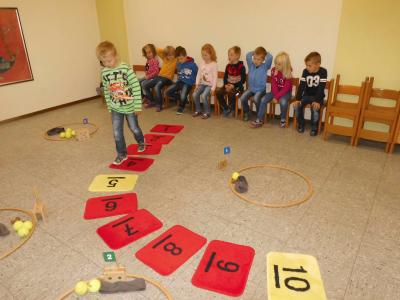 Foto des Albums: Äpfelsammeln & Zahlenschule