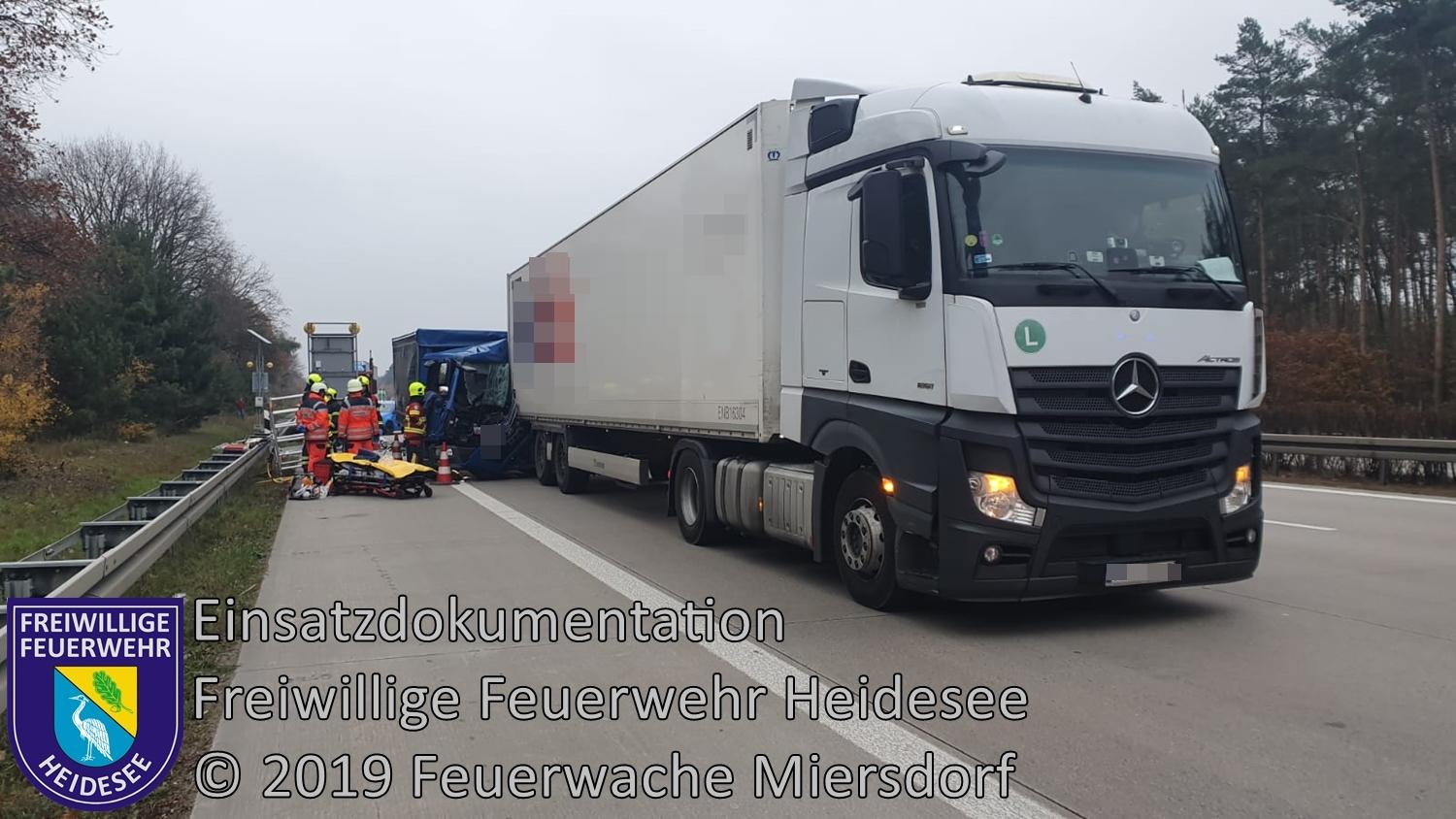 Bild: Einsatz 98/2019 | VU 2x LKW 1x Transporter 1x PKW | BAB 10 AD Spreeau - AS Niederlehme