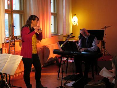 Foto des Albums: "Winterkonzert" im Gemeindehaus mit Instrumentalisten und musikalischem Nachwuchs der Kirchengemeinde unter Leitung von O.-B. Glüer