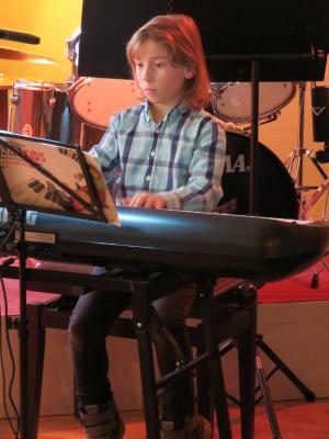 Foto des Albums: "Winterkonzert" im Gemeindehaus mit Instrumentalisten und musikalischem Nachwuchs der Kirchengemeinde unter Leitung von O.-B. Glüer