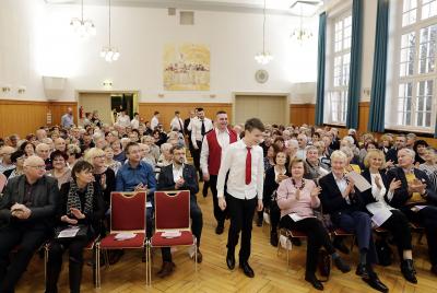 Einzug der Musiker 1  (Bild vergr&ouml;&szlig;ern)