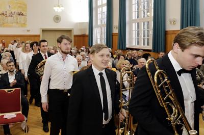 Einzug der Musiker 5  (Bild vergr&ouml;&szlig;ern)