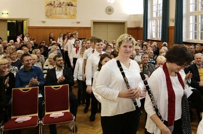 Einzug der Musiker 7  (Bild vergr&ouml;&szlig;ern)