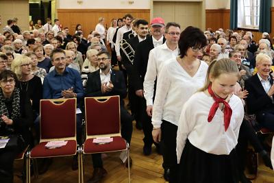 Einzug der Musiker 4  (Bild vergr&ouml;&szlig;ern)