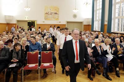 Einzug der Musiker 2  (Bild vergr&ouml;&szlig;ern)