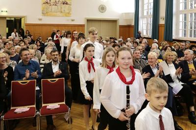 Einzug der Musiker  8  (Bild vergr&ouml;&szlig;ern)