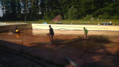 Foto des Albums: Renovierungsarbeiten des Freizeitklubs im Schwimmbad (10. 06. 2020)