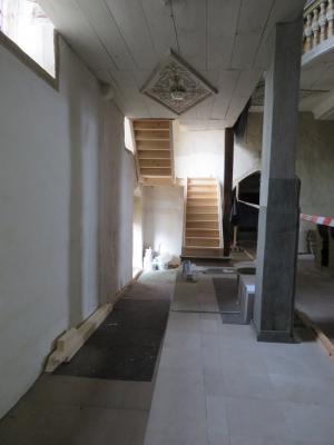 Fotoalbum Baustelle Barrierefreier Eingang der Kiche - erste Bilder vom Einbau der neuen Treppe zur Orgelempore