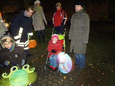 Foto des Albums: Halloweenumzug der Kita "Storchennest" in Hohenleipisch (30. 10. 2008)