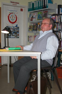 Foto des Albums: "Marga, Unkraut vergeht nicht" - Lesung mit Klaus Hoferichter (04.03.2009)