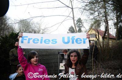 Foto des Albums: Demonstration für den Freien Uferweg in Groß Glienicke (12.04.2010)