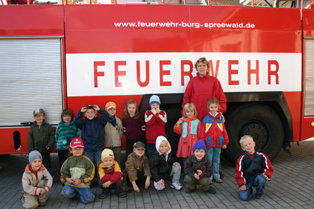 Foto des Albums: Kinder der "Bienchengruppe" zu Besuch auf der Feuer- und Rettungswache