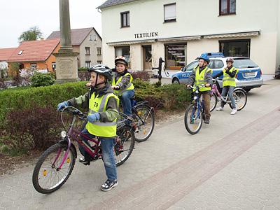 Foto des Albums: Vorbereitung zur Fahrradprüfung in der Goethe-Grundschule Hohenleipisch (08. 04. 2011)