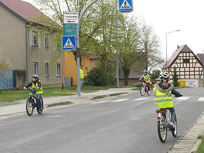 Foto des Albums: Fahrradprüfung in der Goethe-Grundschule Hohenleipisch (15. 04. 2011)