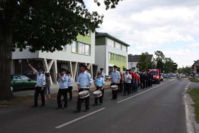 Kleiner Festumzug vom Feuerwehrmuseum zur Feuerwache 