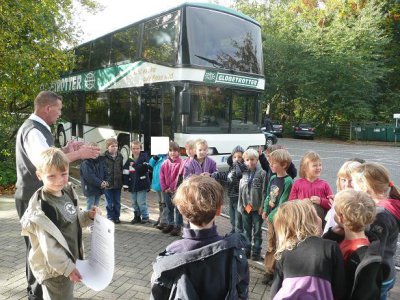 Foto des Albums: Verkehrserziehung, Busführerschein, toter Winkel und gelbe Füße (08.10.2012)