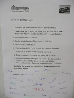 Foto des Albums: Verkehrserziehung, Busführerschein, toter Winkel und gelbe Füße (08.10.2012)
