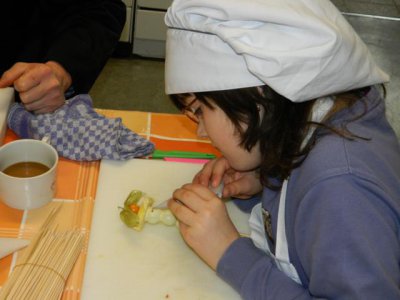 Foto des Albums: Weihnachtsb&auml;ckerei Klasse 2 (12.12.2011)