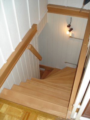 Stahltreppen-Verkleidung aus Buche 