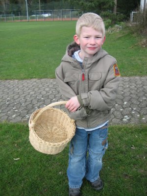 Foto des Albums: Ostereier sammeln auf dem Sportplatz (07. 04. 2012)