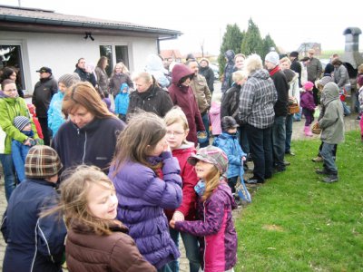 Foto des Albums: Ostereier sammeln auf dem Sportplatz (07. 04. 2012)