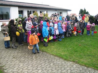 Foto des Albums: Ostereier sammeln auf dem Sportplatz (07. 04. 2012)