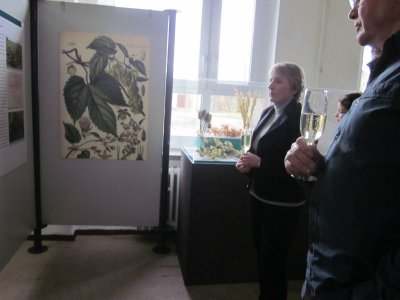 Foto des Albums: Ausstellungseröffnung "Ackern-Flößen-Jagen" (04. 04. 2012)
