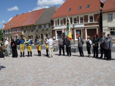 Vorschaubild: Einweihung des Gedenksteins auf dem Markt.
