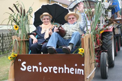 Das Seniorenheim macht einen Ausflug  (Bild vergr&ouml;&szlig;ern)
