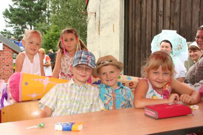 Die Schule beginnt  (Bild vergr&ouml;&szlig;ern)