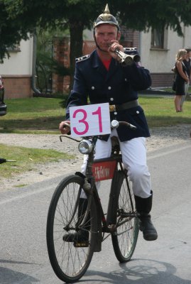 Ohne Feuerwehr geht nichts.  (Bild vergr&ouml;&szlig;ern)
