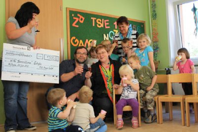 Foto des Albums: Spende für die Kindertagesstätte "Sonnenblume"  2012