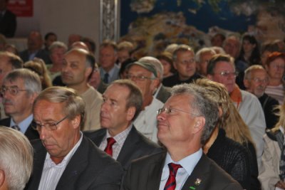 Europa- , Landtagsabgeordnete und &uuml;ber 140 G&auml;ste verfolgten interessiert die offizielle Er&ouml;ffnung in  (Bild vergr&ouml;&szlig;ern)