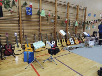 Gitarren warten auf ihren Einsatz 