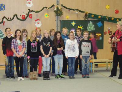 Klasse 5 singt und spielt 
