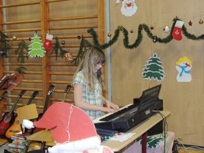 Celina am Klavier 