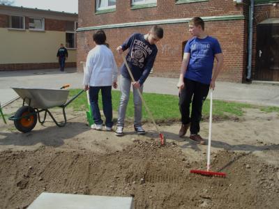 Foto des Albums: Projekt Schulhofgestaltung (29. 04. 2013)